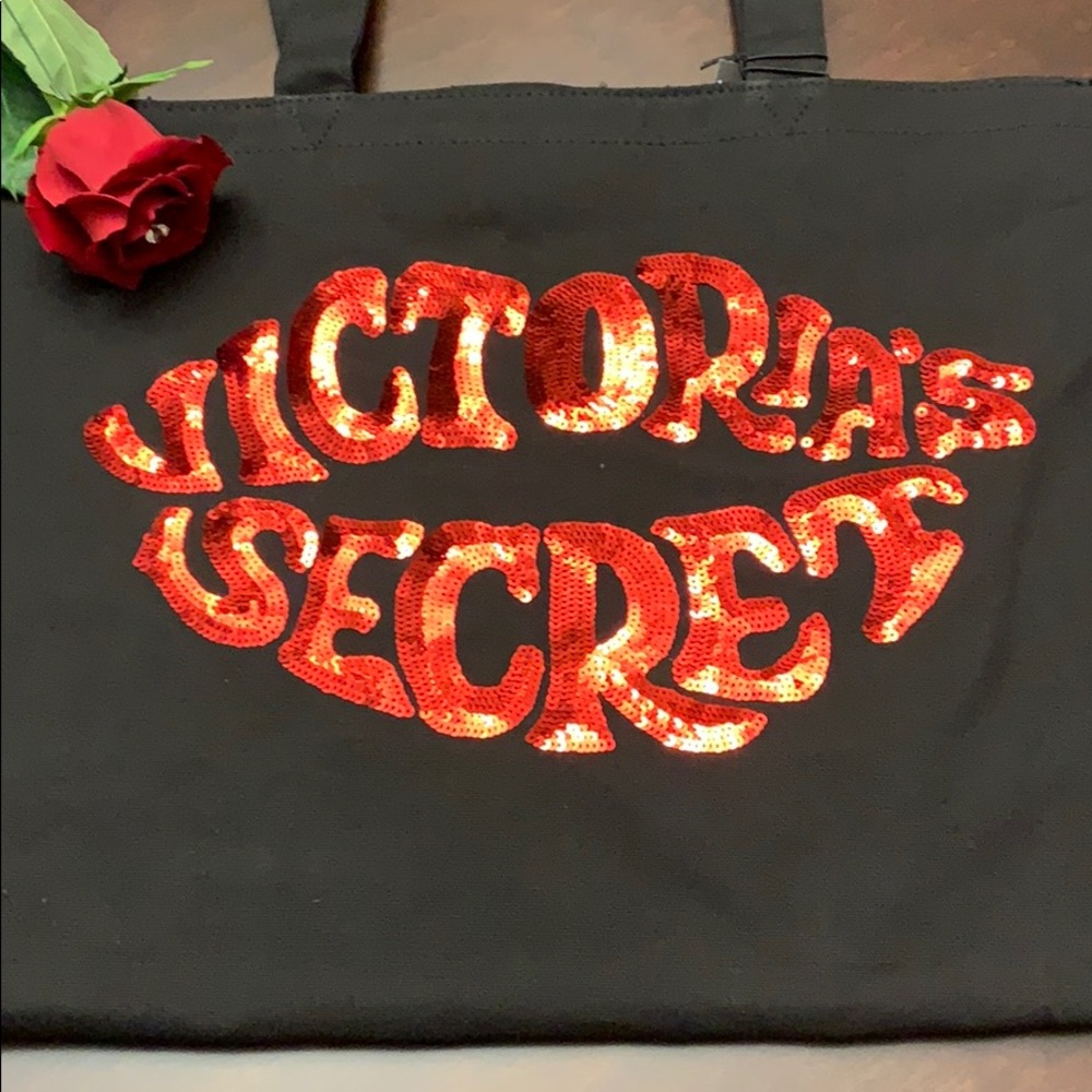 Victoria’s Secret bag 🌹